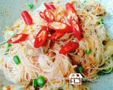 รูปขั้นตอนการทำที่ 3 ของ ผัดหมี่น้ำพริกกะปิกับไข่เจียวถั่วงอก