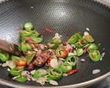 Foto langkah ke 3 dari resep Tumis Bunga Turi Cabe Gendot.