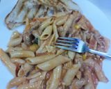 A picture of step 8 of Pink cheese pasta with garlic bread.