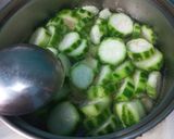 Foto langkah ke 4 dari resep Sayur Bening Oyong (Gambas).
