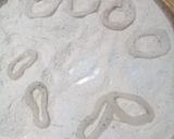 Foto del paso 4 de la receta: Langostinos al ajillo, apio, perejil y manzana, rabas y cornalitos