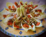 Foto del paso 4 de la receta: Barquitas de endivias con salmón marinado, queso y pistachos