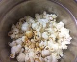 A picture of step 3 of Bread with popcorn custard parfait.