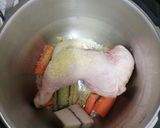 Foto del paso 1 de la receta Caldo de sopa de pollo