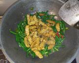 Foto langkah ke 6 dari resep Tumis kacang dengan tempe.