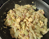 Foto del paso 4 de la receta: Revuelto de pencas de acelga y jamón