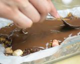 صورة لخطوة 3 من وصفة حلى روكي رود 🤤
