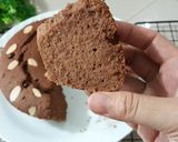 Foto langkah ke 9 dari resep Bolu Cokelat Putih Telur metode ALL IN ONE.
