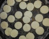 Foto del paso 7 de la receta: Alfajores de maizena con y sin color