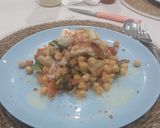 Foto del paso 7 de la receta: Garbanzos de bote salteados con Tomate, Lechuga y Burrata