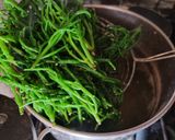 Foto del passaggio 2 della ricetta Salicornia fritta