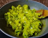 चीझ स्टफड् बटाटावडा (batata vada recipe in marathi) रेसिपी स्टेप 2 फोटो 