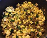 Une image de l'étape 3 de Soupe au bœuf courgettes et tomates aux épices.