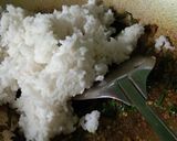 Foto langkah ke 4 dari resep Nasi Goreng Kuning Daun Mengkudu.