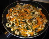 Foto del paso 3 de la receta: Acelgas con pollo y calabaza