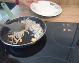 Foto del paso 1 de la receta: Tortilla de gulas