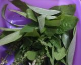 A picture of step 1 of Marua Leaf Chutney.