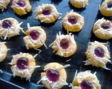 Foto langkah ke 5 dari resep Blueberry Thumbprint Cookies.