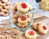 Foto langkah ke 6 dari resep Thumbprint Cookies.