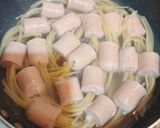 Foto langkah ke 2 dari resep Spaghetti Sosis Aglio Olio.