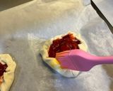 Foto langkah ke 4 dari resep Strawberry Gallete ala Mama Asi / yLoVeA.