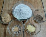 तांदूळ-उडदाची चकली /मुरुक्कू (chakali recipe in marathi) रेसिपी स्टेप 1 फोटो 