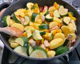 Une image de l'étape 20 de Tajine de poulet aux légumes et pruneaux.