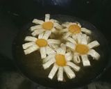 Foto langkah ke 3 dari resep Sosis Pangsit Bunga.