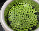 A picture of step 1 of Methi Matar Malai.