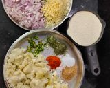 A picture of step 1 of Aloo suji toast.