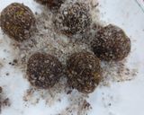 A picture of step 1 of Nuts chocolate nariyal ladoo.