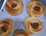 Foto langkah ke 7 dari resep Roti Kelopak Bunga Isi Ayam Kecap.