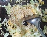 Foto langkah ke 3 dari resep Nasi Goreng Mawut (Bumbu Instan).