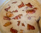Baconba tekert csirkemell sajtszószban, fűszeres burgonyával recept fázis 2 fotója