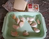 A legfinomabb sajtos - vajas fokhagymakrém  melegszendvicsre - szendvicsre recept fázis 1 fotója