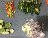 Foto langkah ke 1 dari resep Oseng cumi cabe hijau.