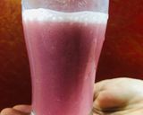 A picture of step 1 of Strawberry Pomegranate Smoothie.