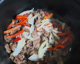 Foto del paso 2 de la receta: Carne guisada con arroz y con cabellos de ángel