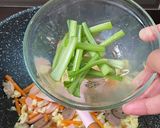 Foto langkah ke 4 dari resep Kwetiaw Goreng ala Chinese Resto.