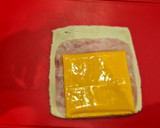Foto del paso 2 de la receta: Canelones de jamón York y queso con pan de molde