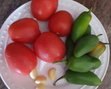 Foto del paso 1 de la receta: Salsa de jitomates y chiles jalapeños, cocidos
