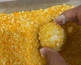 Foto langkah ke 3 dari resep Bola Kentang isi Keju.
