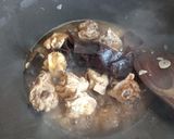 Foto langkah ke 3 dari resep Tumis Ayam Jamur Teriyaki.