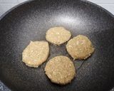 A picture of step 3 of Chicken Oatmeal Burger.