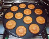 Foto langkah ke 5 dari resep Bolu caramel mini.