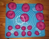 Foto langkah ke 4 dari resep Donat Buah Naga.