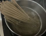 Foto del paso 4 de la receta: Emperador y Langostinos con Fideos Japoneses y Mantequilla de Ajo