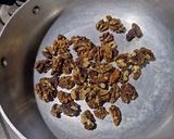সুগার কোটেড ওয়ালনাট (Sugar Coated Walnut recipe in Bengali) রেসিপির ধাপ 1 ছবি