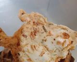 Foto langkah ke 4 dari resep Peyek rebon dg bawang goreng.