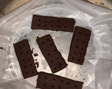 சாக்லெட் க்ரீம் பிஸ்கட் (போர்பன் பிஸ்கட்) (Chocolate cream biscuit recipe in tamil) ரெசிபி ஸ்டேப் 7 புகைப்படம்